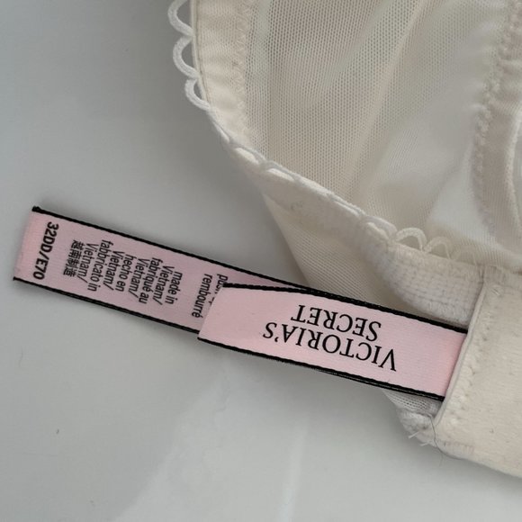 Victoria's Secret Bra - Picture 9 of 9